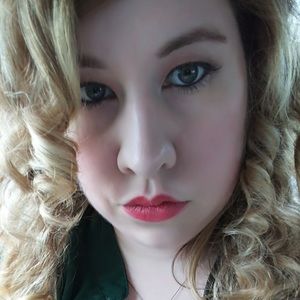 Meet your Posher, Carolyn